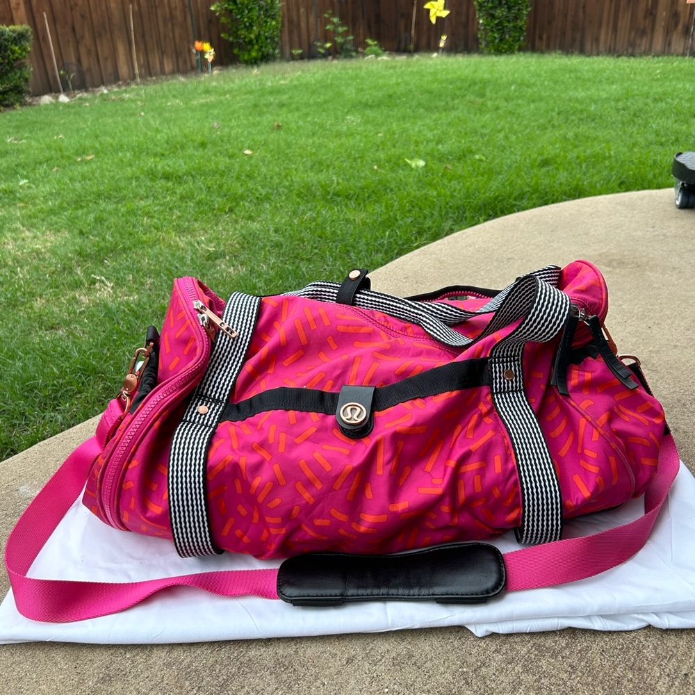 Lululemon 2015 Seawheeze duffle bag